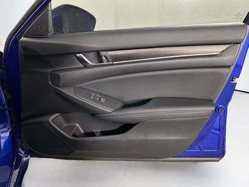 Used 2018 Honda Accord Sport image 29