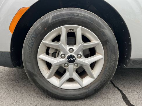 Used 2025 Kia Soul LX w/ LX Technology Package FWD image 35