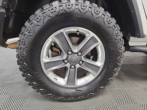 Used 2021 Jeep Wrangler Unlimited Sahara image 46