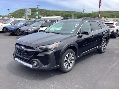 Used 2025 Subaru Outback Limited AWD/4WD image 4