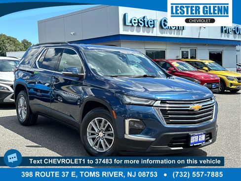Certified 2023 Chevrolet Traverse LT FWD image 1
