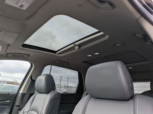 Used 2018 Buick Enclave Premium w/ Experience Buick Package image 16