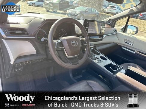 Used 2023 Toyota Sienna Platinum image 17