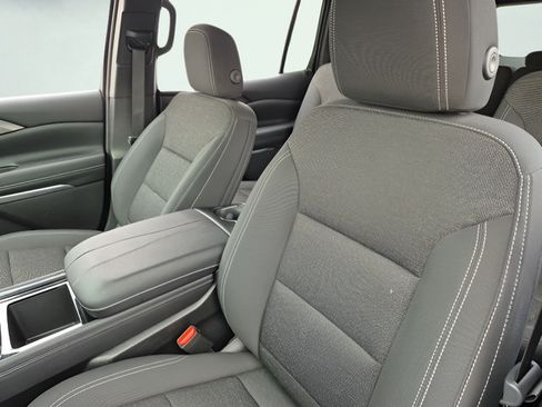 Used 2026 Chevrolet Traverse LT FWD image 9
