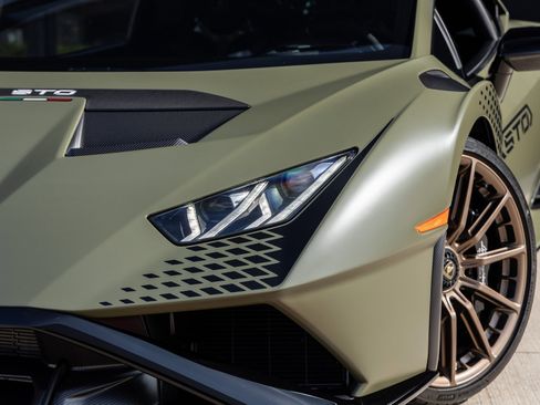 Used 2024 Lamborghini Huracan STO image 20