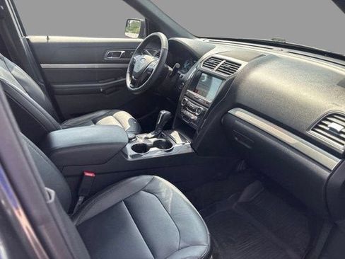 Certified 2018 Ford Explorer XLT w/ Equipment Group 202A AWD/4WD image 3