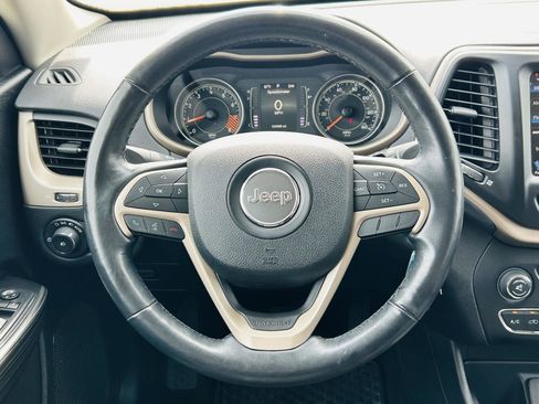 Used 2015 Jeep Cherokee Latitude w/ Cold Weather Group image 11