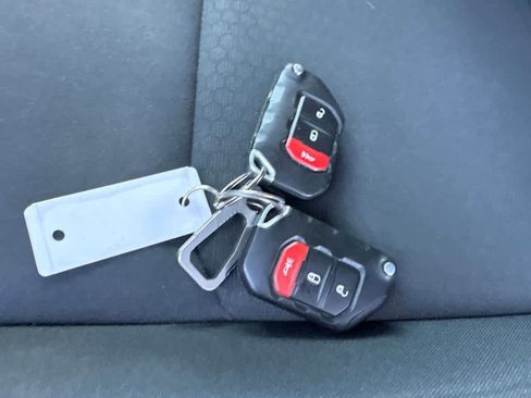 Used 2018 Jeep Wrangler Rubicon AWD/4WD image 12