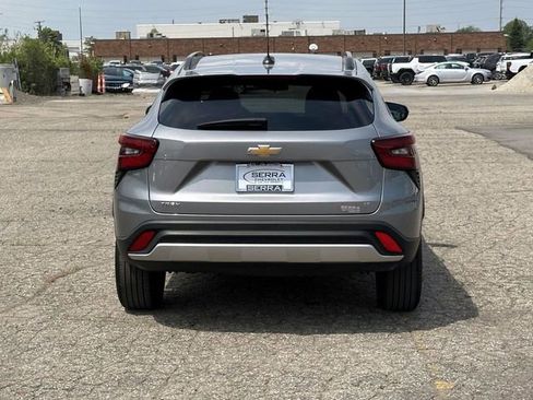Certified 2024 Chevrolet Trax LT w/ Sunroof Package FWD image 7