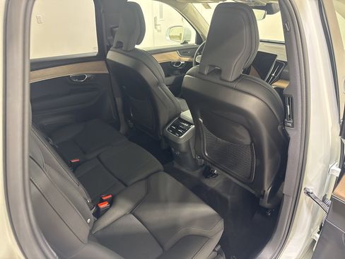 Used 2025 Volvo XC90 B6 Plus image 22