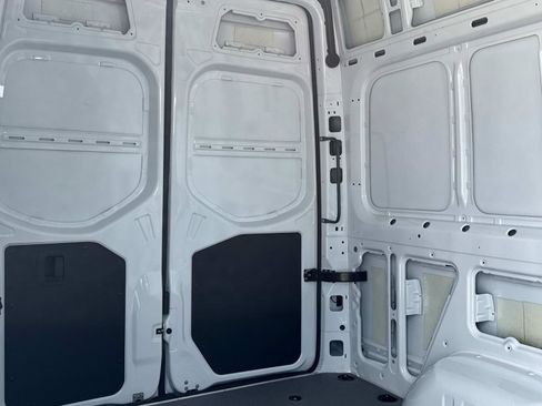 Used 2025 Mercedes-Benz Sprinter 2500 image 6