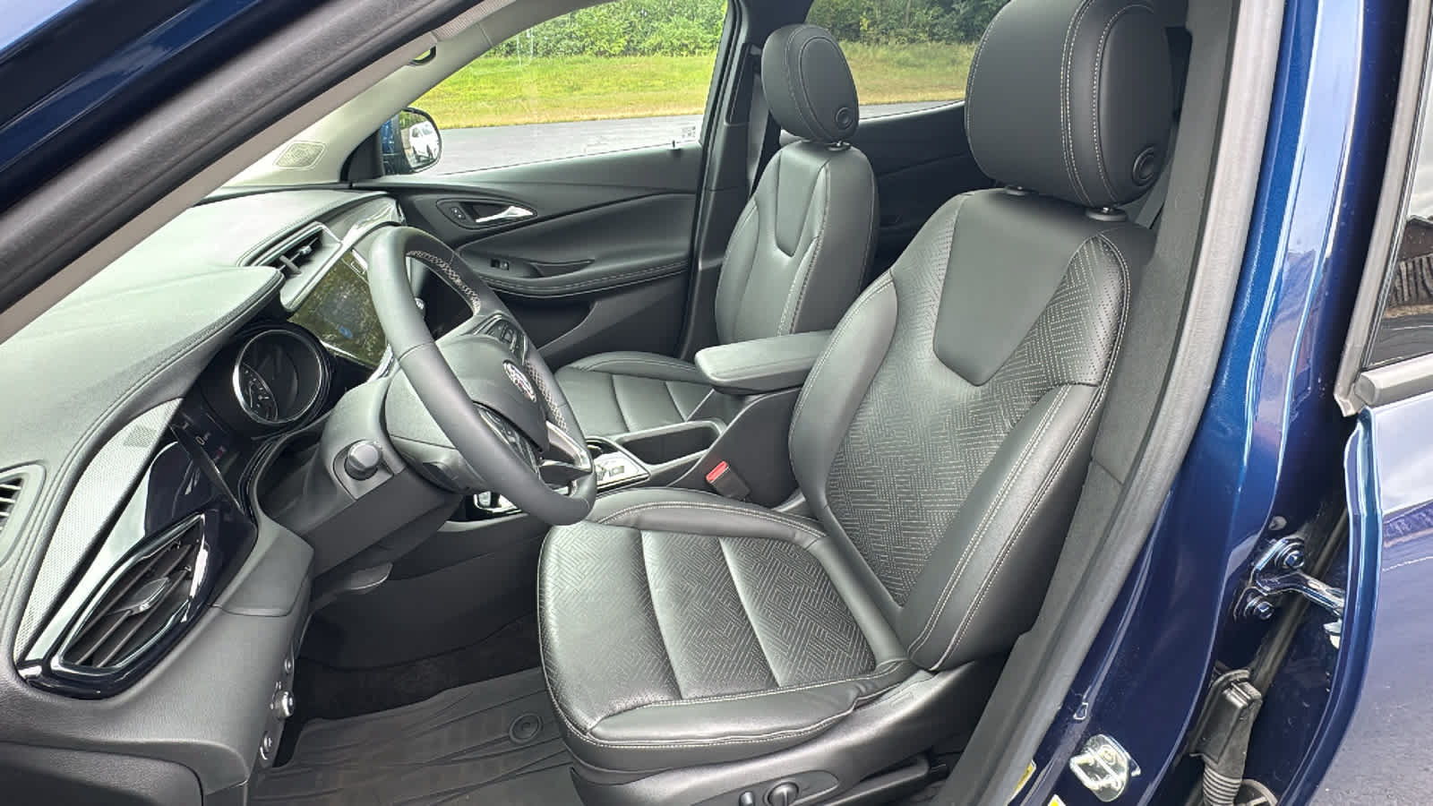 Used 2023 Buick Encore GX Essence w/ Experience Buick Package AWD/4WD image 8