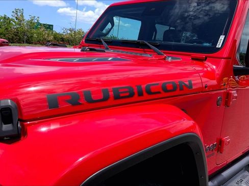 Used 2022 Jeep Wrangler Unlimited Rubicon w/ Dual Top Group AWD/4WD image 8