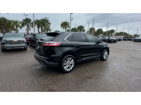 Used 2024 Ford Edge Titanium image 2