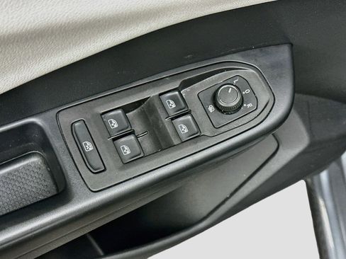Used 2025 Volkswagen Taos S AWD/4WD image 15