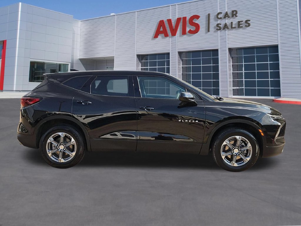 Used 2025 Chevrolet Blazer LT FWD image 5