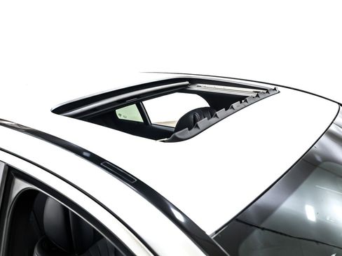 Used 2017 Mercedes-Benz E 300 image 22