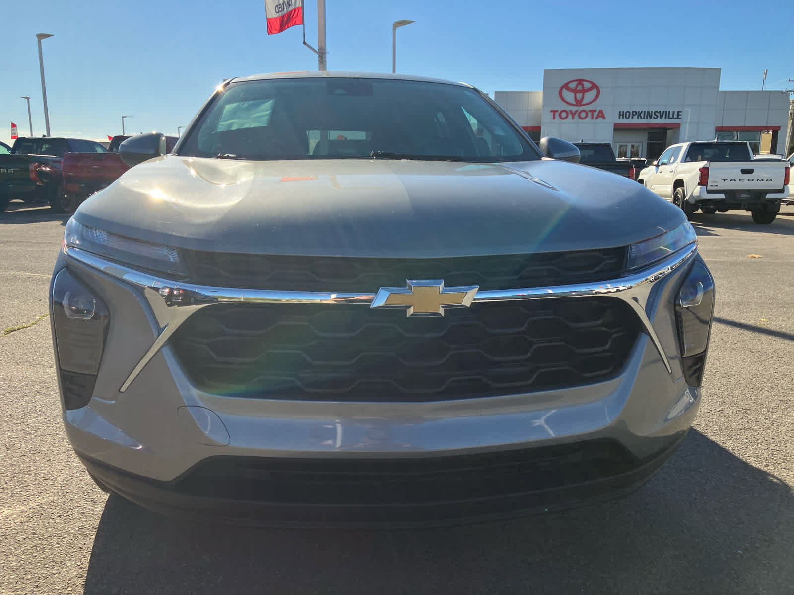 Used 2025 Chevrolet Trax LS w/ LS Convenience Package FWD image 2