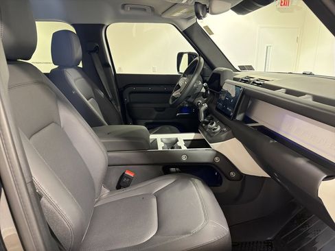 Used 2025 Land Rover Defender 110 S image 25