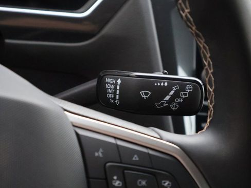 Used 2022 Volkswagen Tiguan SE image 33