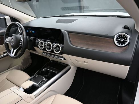 Used 2022 Mercedes-Benz GLA 250 4MATIC image 32