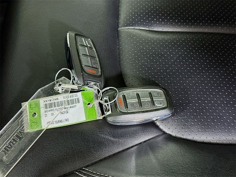 Used 2023 Chrysler Pacifica Touring-L w/ S Appearance Package image 35