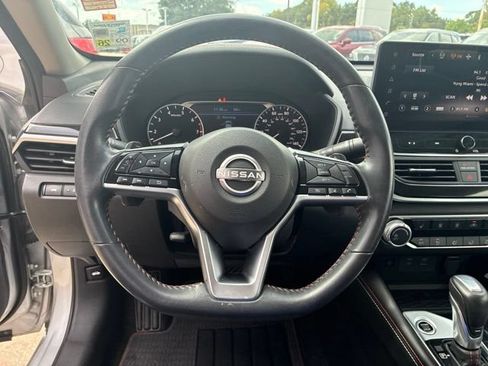 Used 2023 Nissan Altima 2.5 SR w/ SR Premium Package FWD image 19
