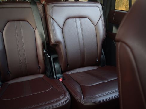 Used 2022 Ford Expedition Max Limited image 16