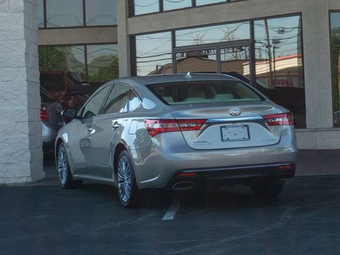Used 2016 Toyota Avalon Limited w/ Toyota Safety Sense Package FWD image 4