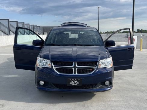 Used 2017 Dodge Grand Caravan SXT FWD image 11