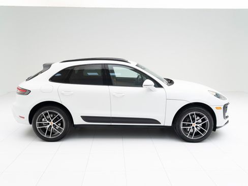 Used 2025 Porsche Macan image 8