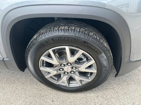 Used 2022 GMC Acadia SLT w/ Technology Package AWD/4WD image 13