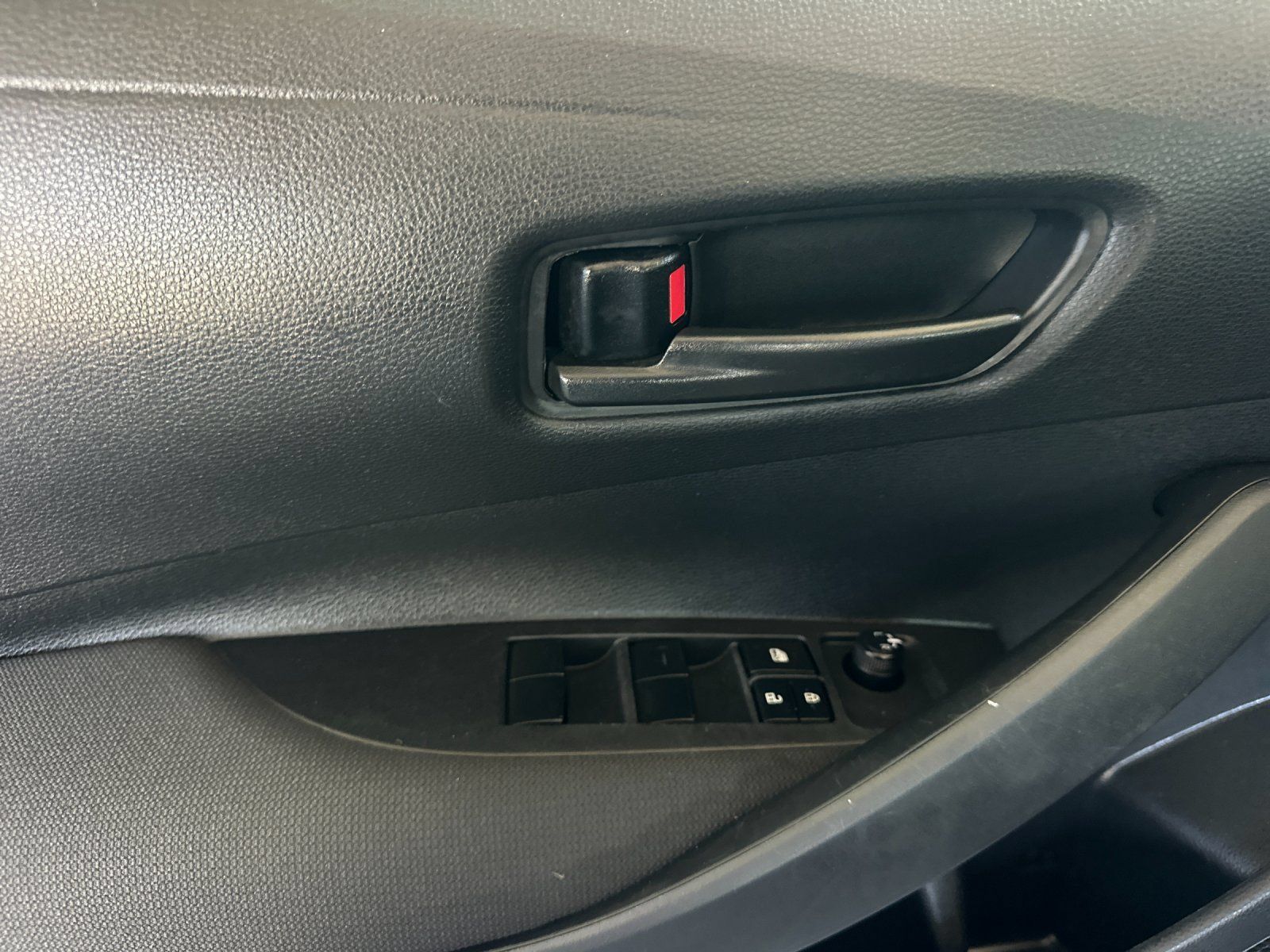 Used 2024 Toyota Corolla LE FWD image 10