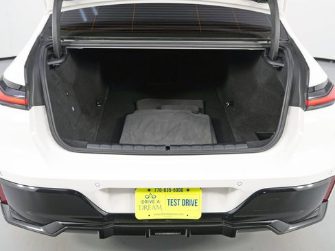 Used 2023 BMW i7 xDrive60 w/ Executive Package 2 image 9