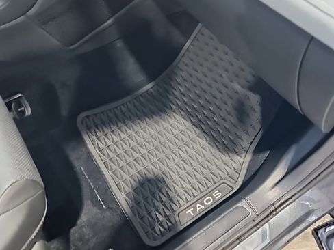 Used 2022 Volkswagen Taos SEL image 14