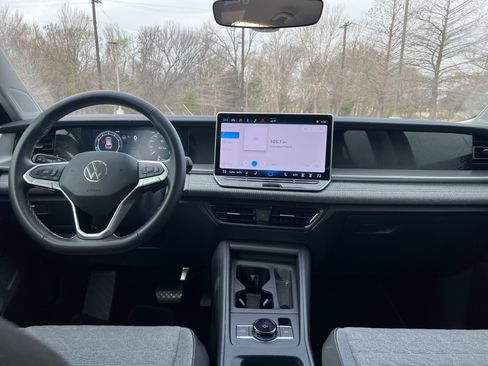 Used 2025 Volkswagen Tiguan S image 26