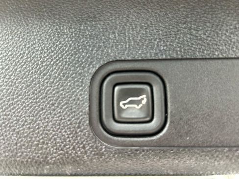 Used 2013 Chevrolet Suburban LTZ AWD/4WD image 38