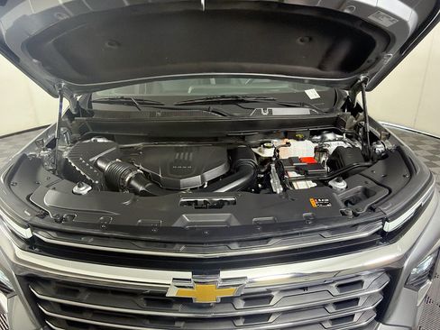Used 2025 Chevrolet Traverse LT FWD image 34