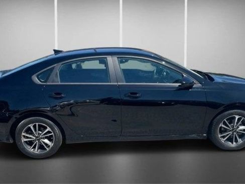 Used 2024 Kia Forte LXS FWD image 8