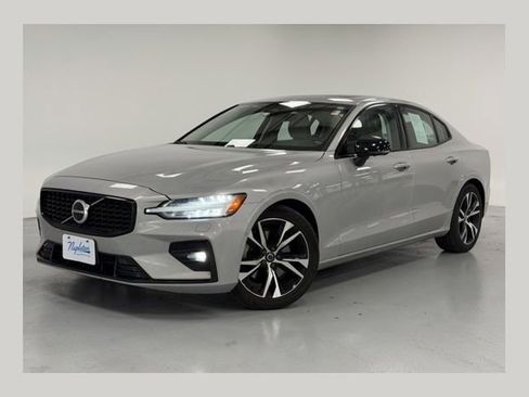 Used 2023 Volvo S60 B5 Plus image 1