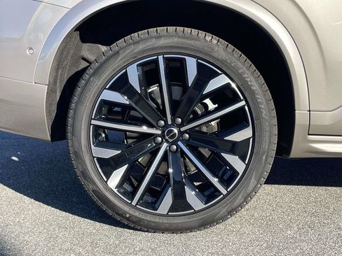 New 2026 Volvo XC90 B5 Plus image 32