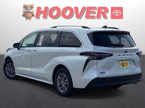 New 2026 Toyota Sienna XLE image 5