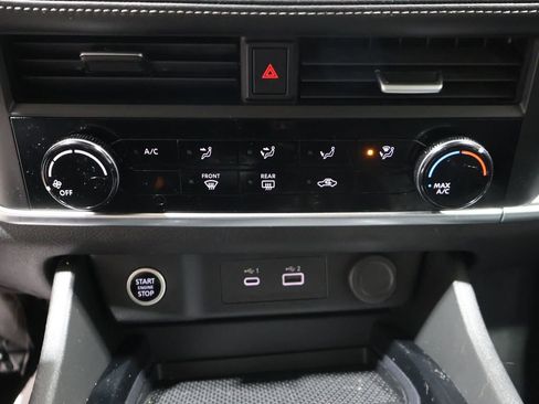 Used 2023 Nissan Rogue S image 29