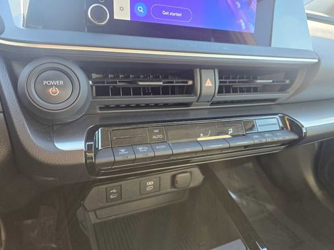 Used 2024 Toyota Prius LE image 28