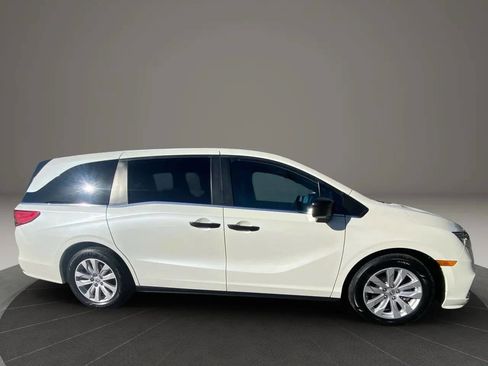 Used 2018 Honda Odyssey LX image 3