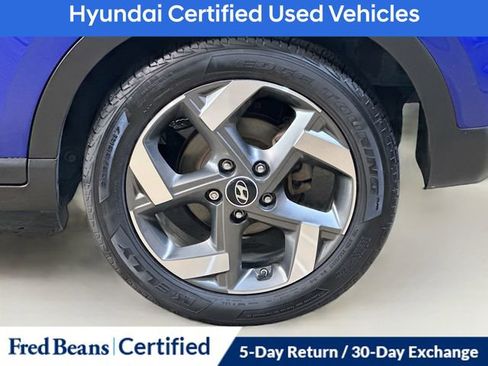 Certified 2022 Hyundai Venue Limited FWD image 10