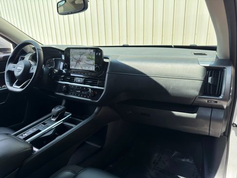 Used 2022 Nissan Pathfinder SL w/ SL Premium Package FWD image 14