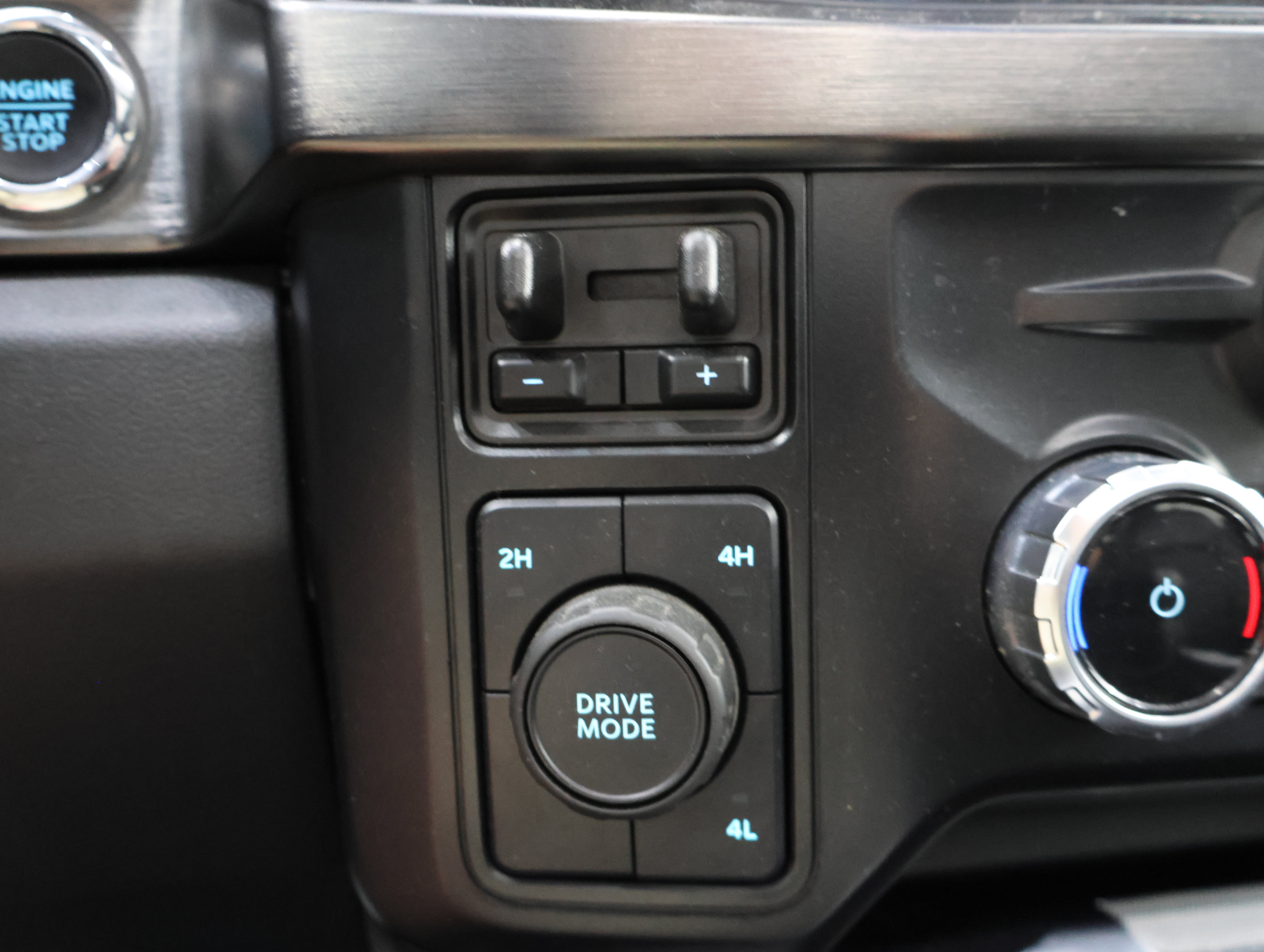 Used 2024 Ford F350 Lariat w/ Lariat Ultimate Package AWD/4WD image 50