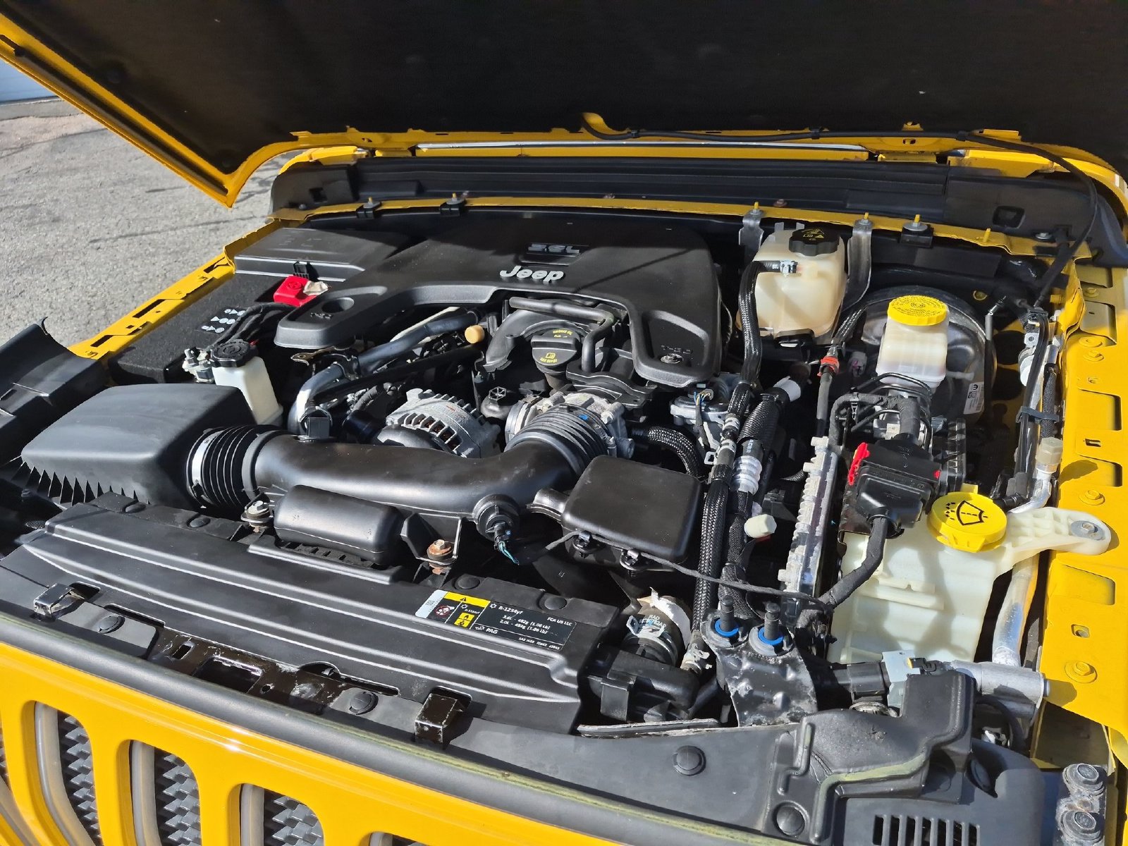 Used 2019 Jeep Wrangler Unlimited Sahara AWD/4WD image 32