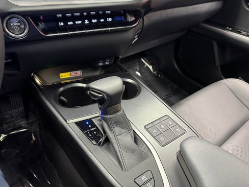 Used 2023 Lexus UX 250h F Sport AWD/4WD image 20